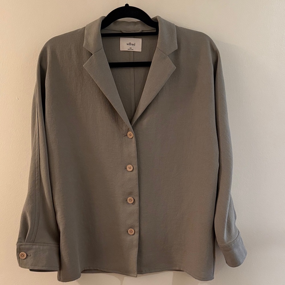 Women's Sage Green Aritzia Wilfred Button-Up Top XXS